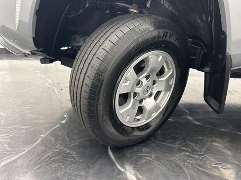 Used 2018 Toyota Tacoma TRD Sport w/ Technology Package image 29