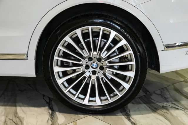 Used 2020 BMW X7 xDrive40i w/ Premium Package AWD/4WD image 54