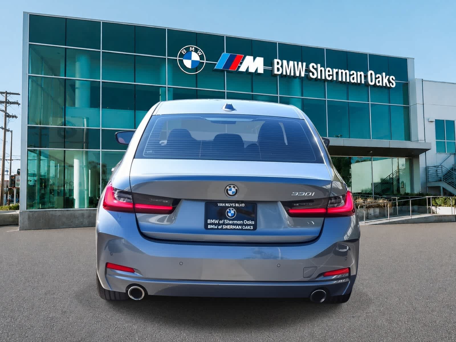Used 2024 BMW 330i Sedan w/ Convenience Package RWD image 5