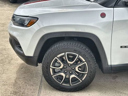 Used 2025 Jeep Compass Trailhawk w/ Trailer Tow Group AWD/4WD image 32