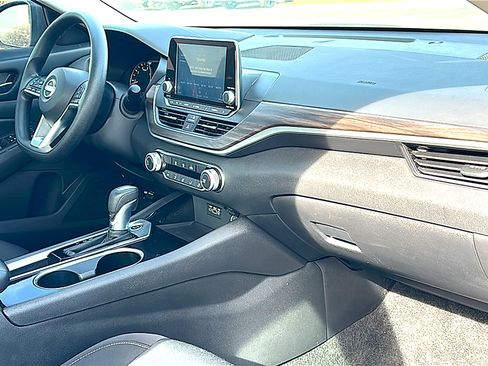 Used 2024 Nissan Altima 2.5 SV image 22