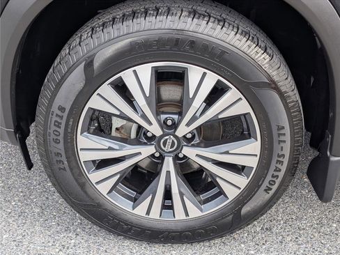 Used 2021 Nissan Rogue SV w/ Premium Package image 10