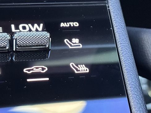 Used 2025 Porsche Cayenne E-Hybrid Coupe image 26