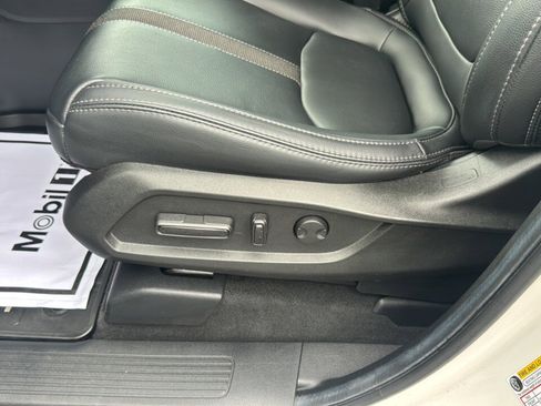 Used 2025 Honda Pilot EX-L image 17