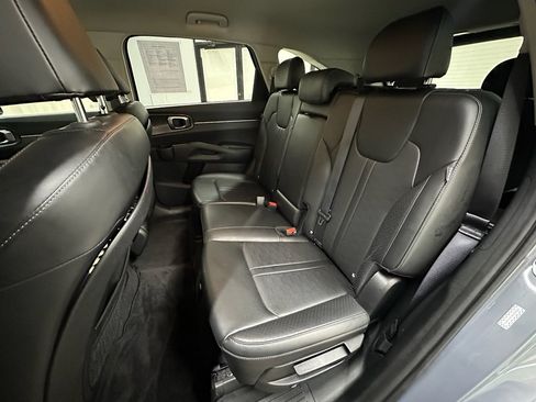 Used 2024 Kia Sorento S image 26