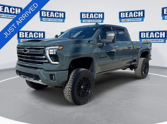 Used 2025 Chevrolet Silverado 2500 LTZ w/ LTZ Premium Package AWD/4WD video 1