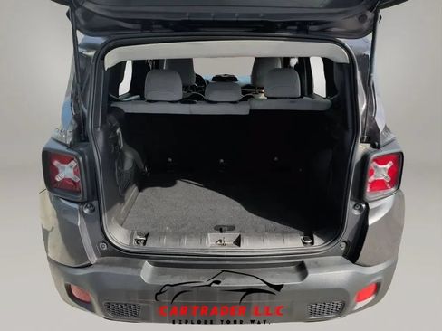 Used 2018 Jeep Renegade Latitude w/ Cold Weather Group FWD image 17