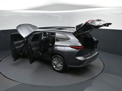 Used 2023 Toyota Highlander Platinum FWD image 48