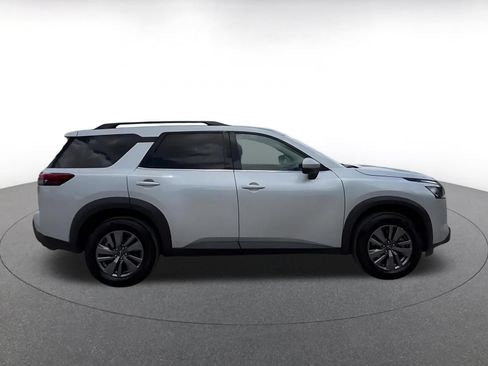 Used 2025 Nissan Pathfinder SV FWD image 16