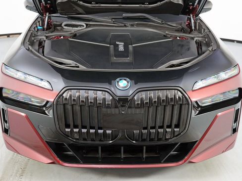 Used 2024 BMW i7 xDrive60 image 8