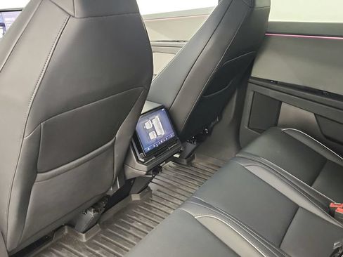 Used 2024 Tesla Cybertruck AWD Crew Cab image 33