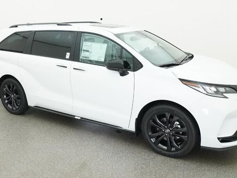 New 2026 Toyota Sienna XSE FWD image 12