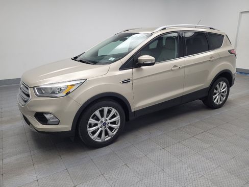 Used 2017 Ford Escape Titanium image 2