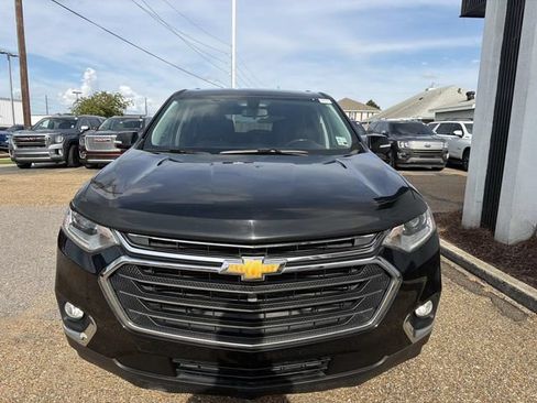 Used 2019 Chevrolet Traverse LT w/ LPO, Cargo Package FWD image 2