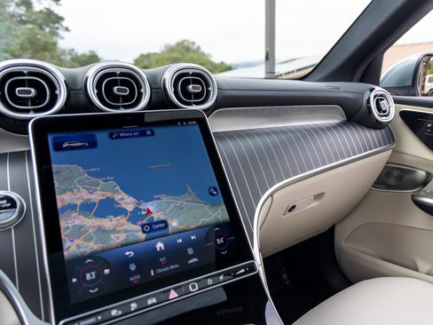 Used 2025 Mercedes-Benz GLC 350e 4MATIC image 37