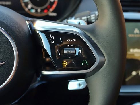 Certified 2024 Jaguar E-PACE R-Dynamic SE image 19