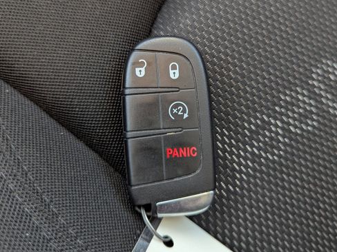 Used 2017 Jeep Renegade Latitude w/ Cold Weather Group image 16