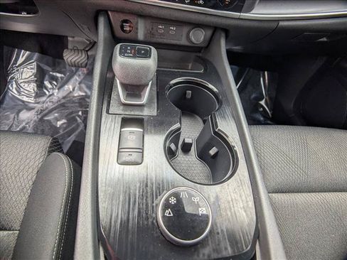 Used 2024 Nissan Rogue SV AWD/4WD image 11