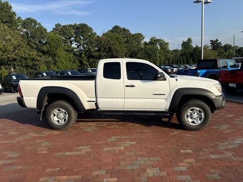 Used 2015 Toyota Tacoma PreRunner w/ Convenience Package RWD image 16