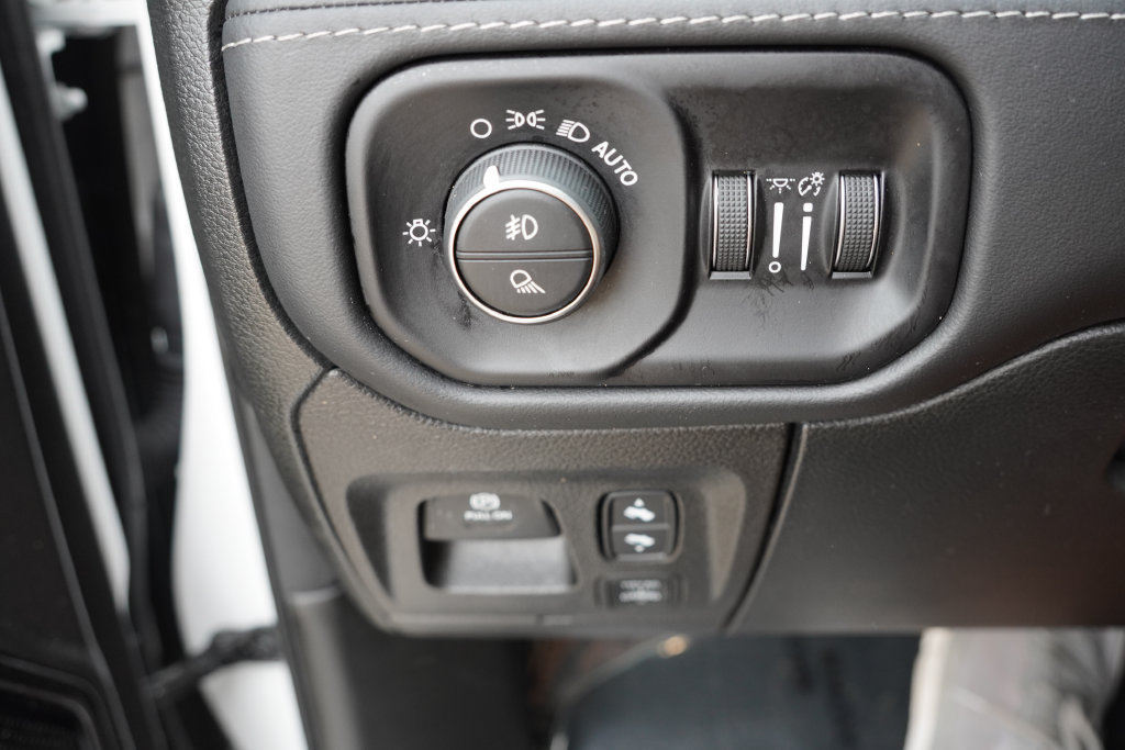 Used 2022 RAM 1500 Limited w/ Night Edition AWD/4WD image 28