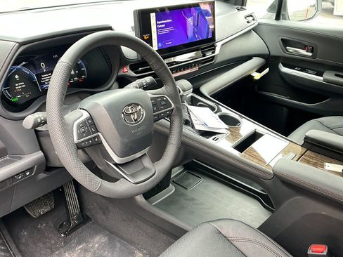 New 2026 Toyota Sienna Platinum image 10