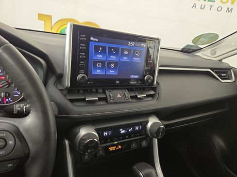 Used 2021 Toyota RAV4 XLE Premium image 21