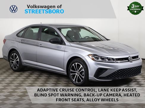 Used 2025 Volkswagen Jetta Sport image 1