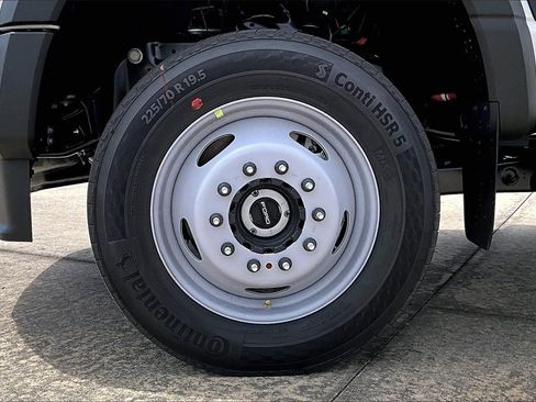 New 2025 Ford F550 4x4 Regular Cab Super Duty image 14