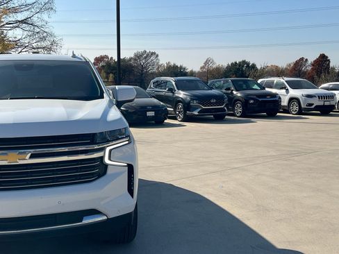 Used 2024 Chevrolet Tahoe LT image 3
