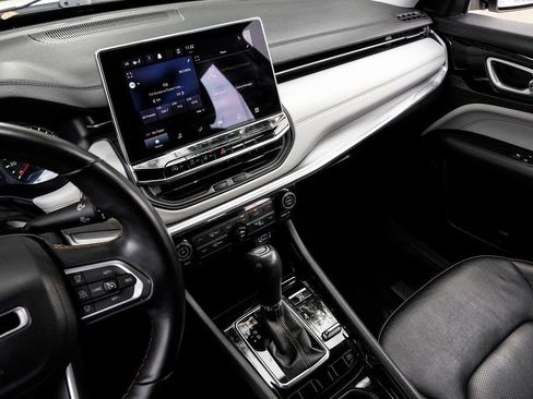 Used 2022 Jeep Compass Limited image 33