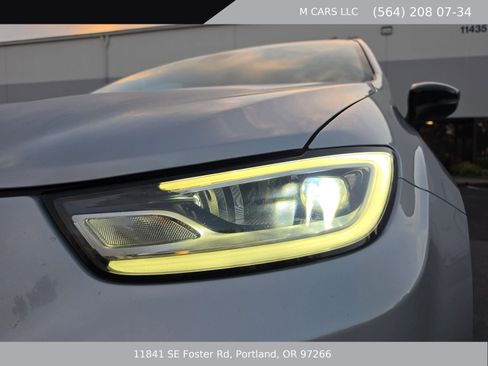Used 2024 Chrysler Pacifica Limited FWD image 11