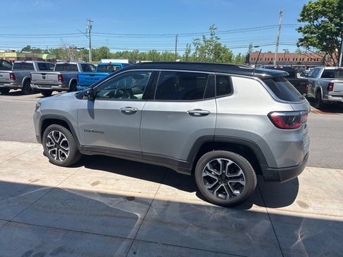 Used 2023 Jeep Compass Limited w/ Sun and Sound Group AWD/4WD image 9