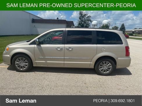 Used 2014 Chrysler Town & Country Touring-L w/ Driver Convenience Group FWD image 7