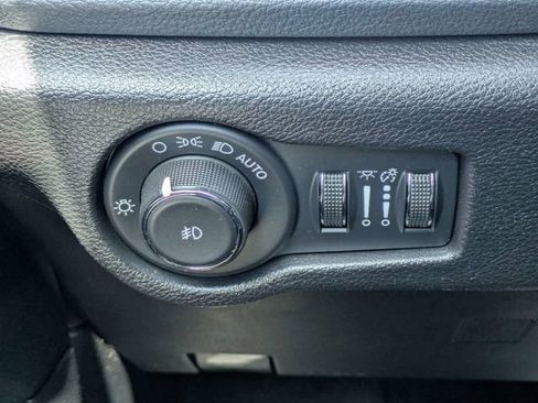 Used 2020 Chrysler Pacifica Limited w/ Advanced Safetytec Group FWD image 23