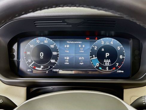 Used 2025 Land Rover Discovery Dynamic SE AWD/4WD image 17