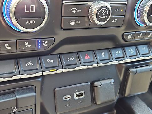 Used 2021 GMC Sierra 1500 Denali w/ Denali Premium Package AWD/4WD image 18
