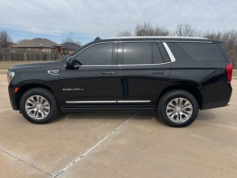 Used 2022 GMC Yukon Denali RWD image 2