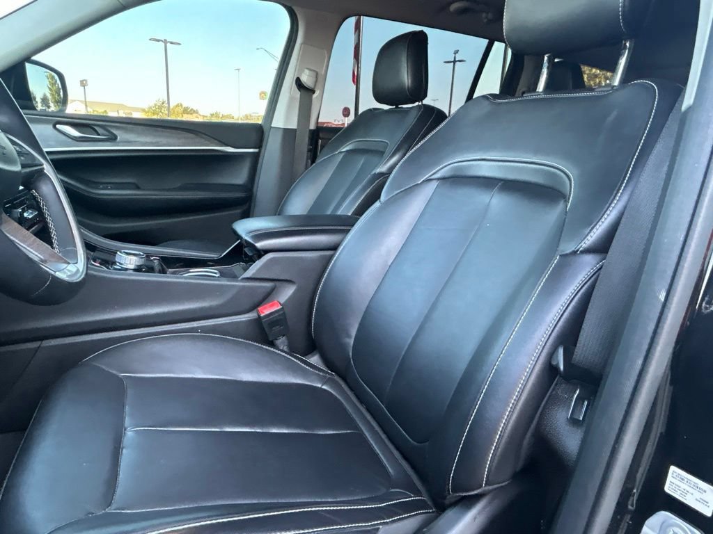 Used 2022 Jeep Grand Cherokee L Limited RWD image 19