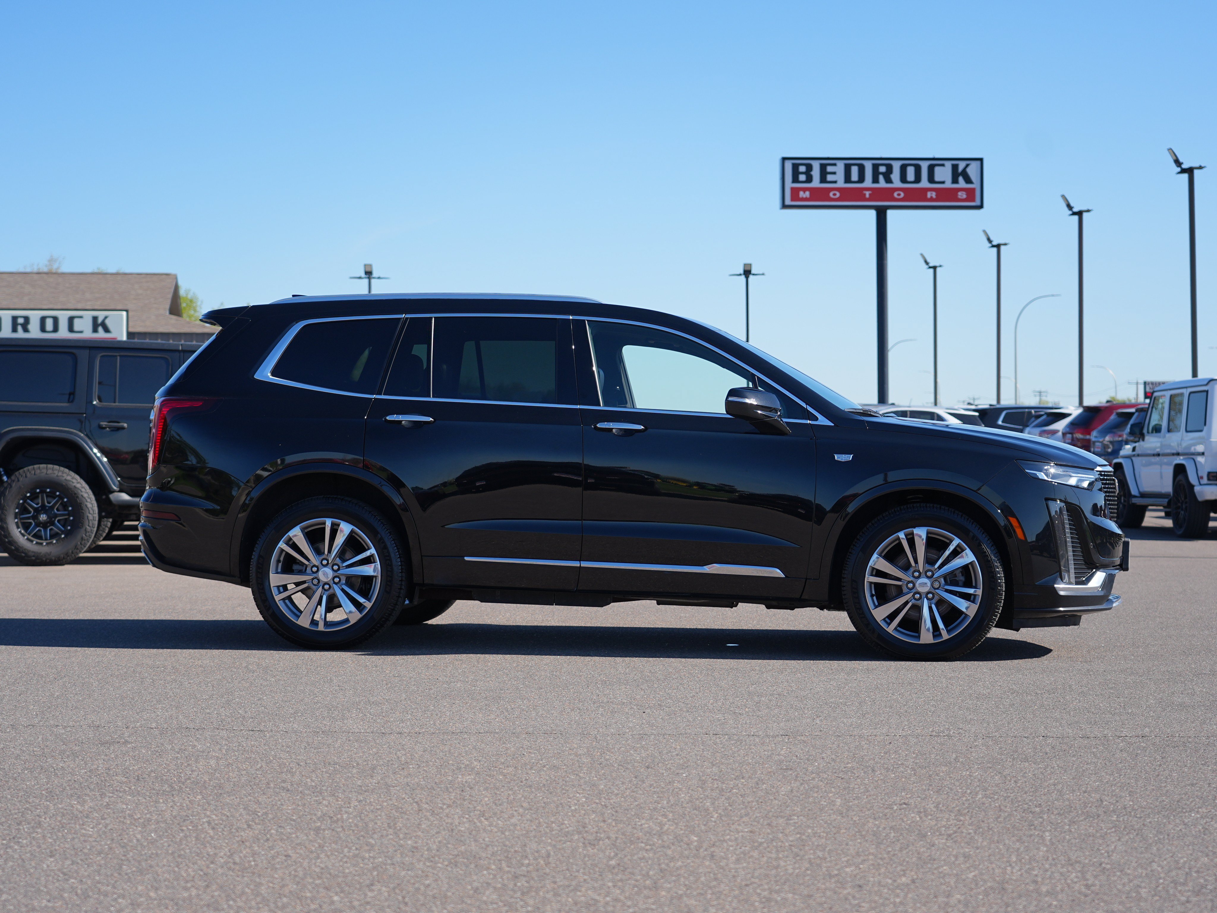 Used 2022 Cadillac XT6 Premium Luxury AWD/4WD image 2