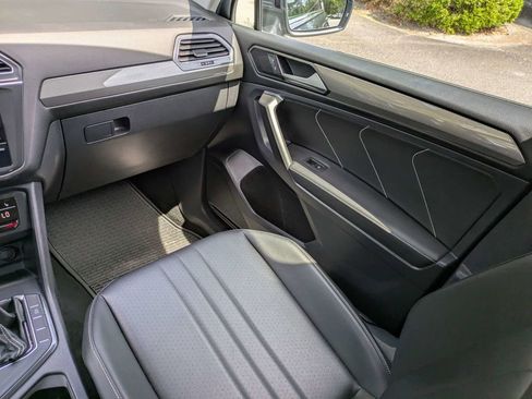 Used 2023 Volkswagen Tiguan SE FWD image 17