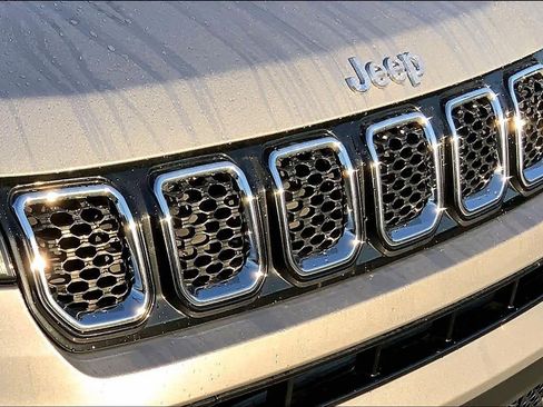 Used 2024 Jeep Compass Limited image 28