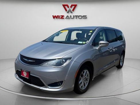 Used 2020 Chrysler Pacifica Touring w/ Advanced Safetytec Group FWD image 1
