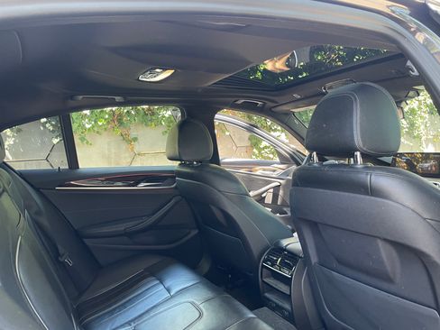 Used 2018 BMW 530e w/ Premium Package 2 RWD image 11