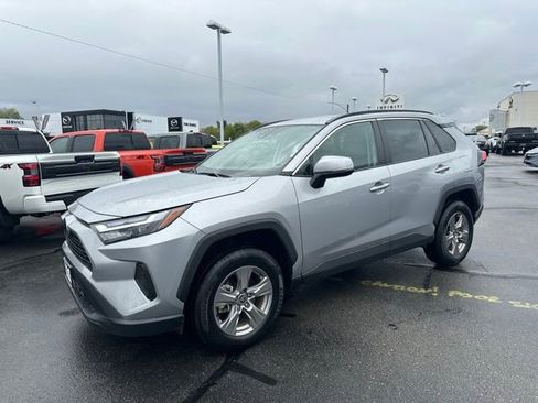 Used 2025 Toyota RAV4 XLE FWD image 5