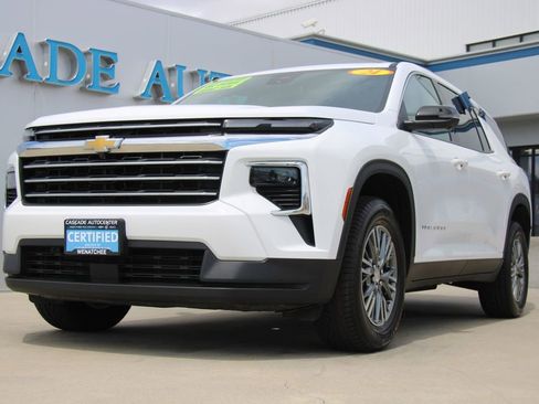 Certified 2024 Chevrolet Traverse LT image 2