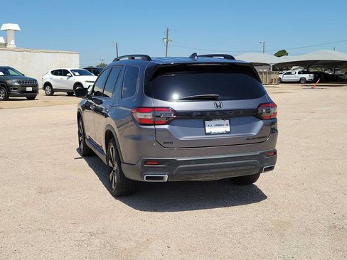 Used 2025 Honda Pilot Black Edition image 6