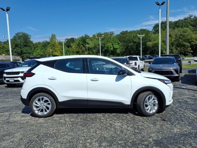 New 2027 Chevrolet Bolt LT w/ Comfort Package FWD image 4