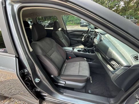Used 2025 Nissan Rogue SV FWD image 28