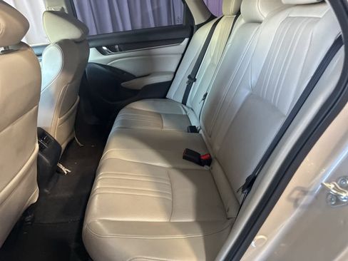Used 2018 Honda Accord Touring image 16