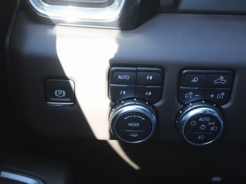 Used 2024 GMC Sierra 2500 Denali w/ Denali Reserve Package image 30